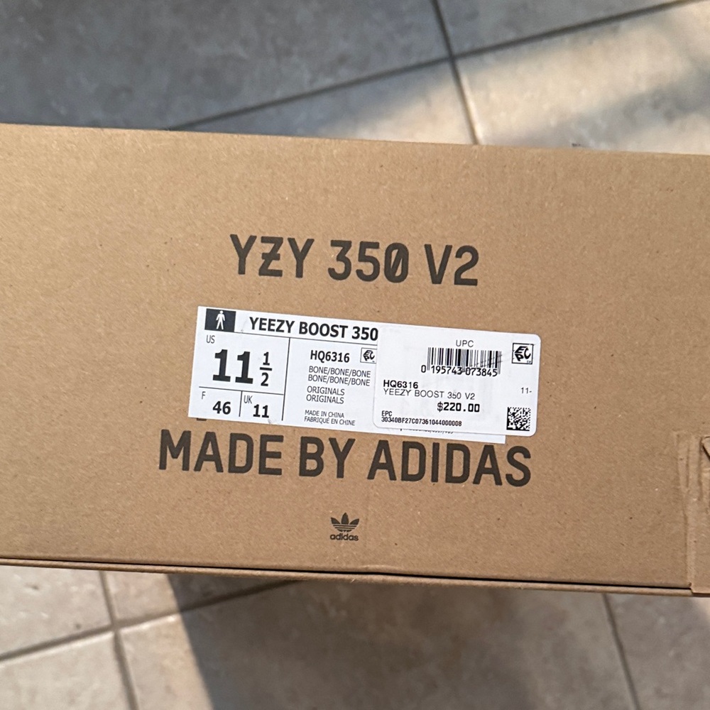 Authentic Yeezy Boost 350 V2 in Cream White - Picture 3 of 3